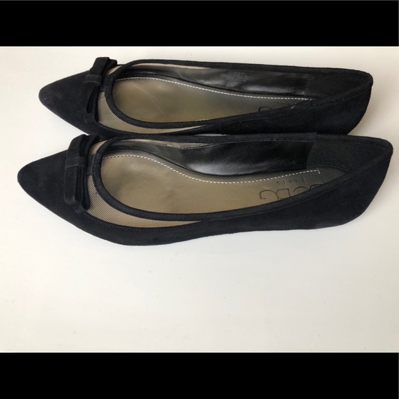 BCBG Black Vegan Suede Flats NIB - Picture 4 of 6